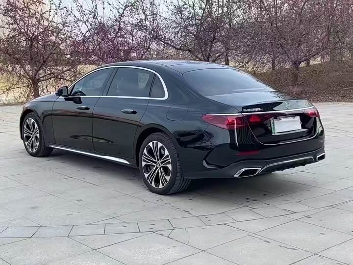 Mercedes-Benz E-Class Hybrid 2024 2024款 E 350 e L 插电式混合动力运动轿车
