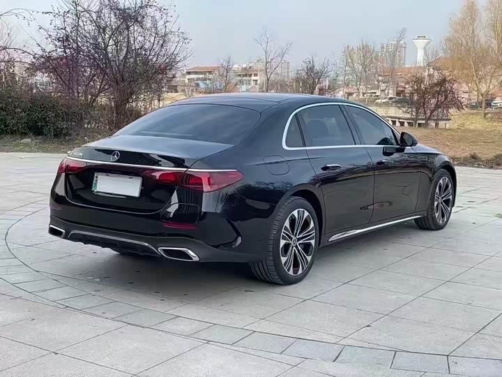 Mercedes-Benz E-Class Hybrid 2024 2024款 E 350 e L 插电式混合动力运动轿车