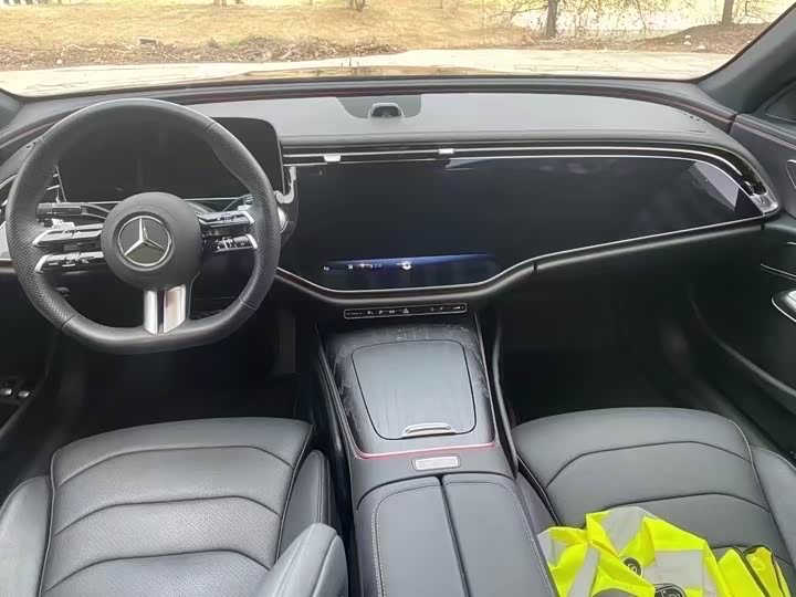 Mercedes-Benz E-Class Hybrid 2024 2024款 E 350 e L 插电式混合动力运动轿车