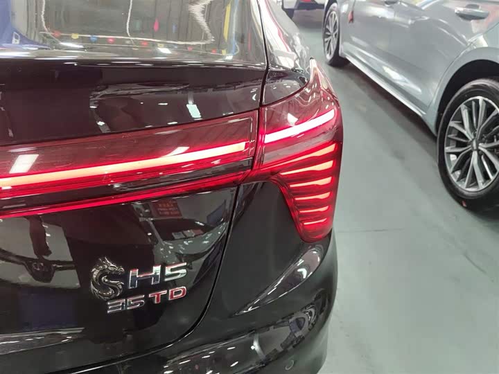 Hongqi H5 2025 2025款 1.5T DCT玄影版