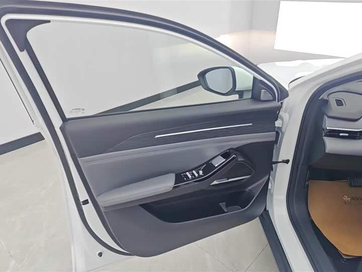 Geely Galaxy L6 2025 2025款 EM-i 140km 远航版