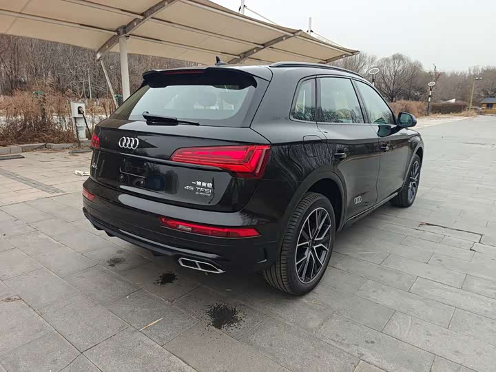 Audi Q5L 2025 2025款 45周年典藏版 45 TFSI 豪华动感型