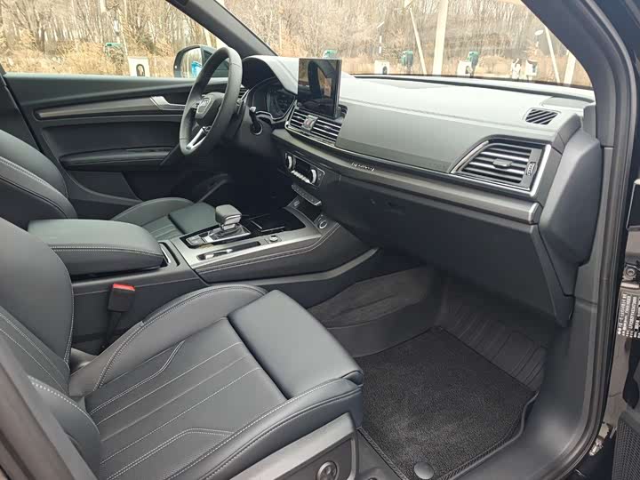 Audi Q5L 2025 2025款 45周年典藏版 45 TFSI 豪华动感型