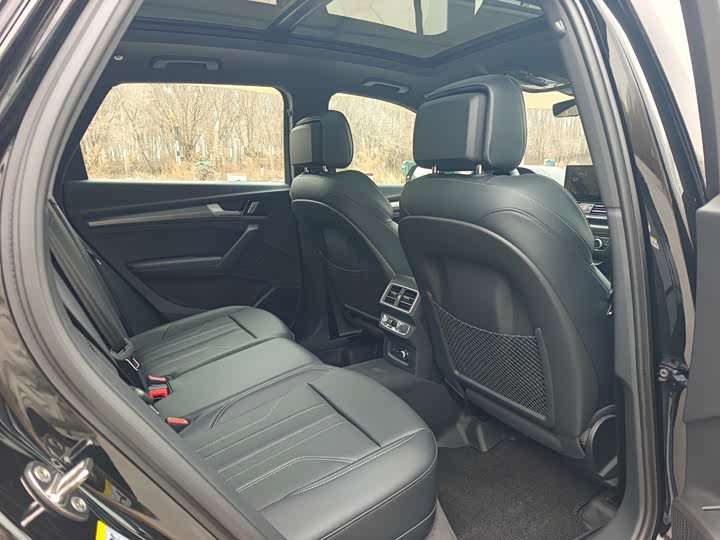 Audi Q5L 2025 2025款 45周年典藏版 45 TFSI 豪华动感型