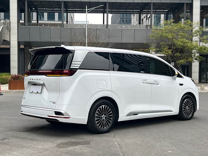 Denza D9 2025 2025款 DM-i 智驾版 1020 四驱尊享型