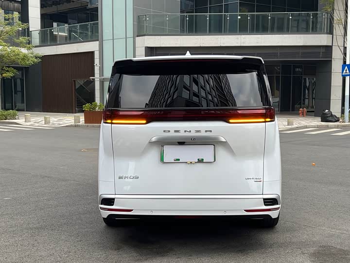 Denza D9 2025 2025款 DM-i 智驾版 1020 四驱尊享型