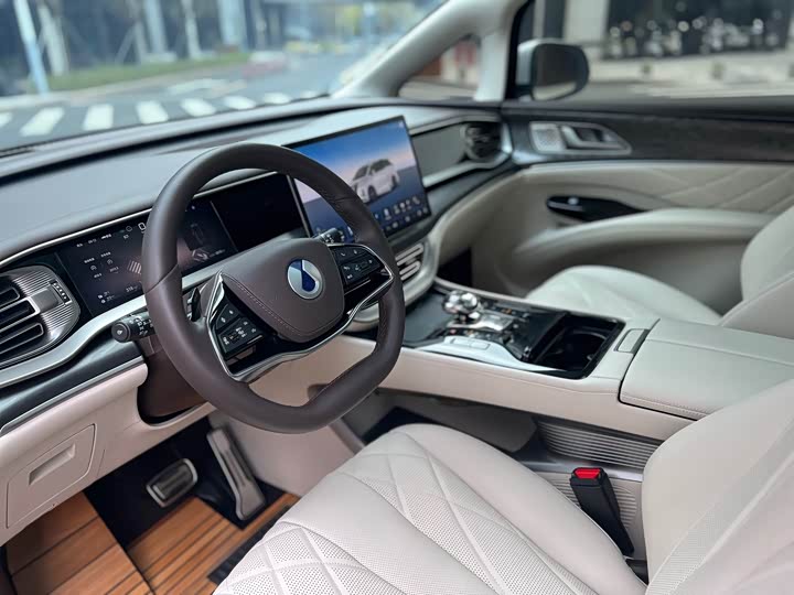 Denza D9 2025 2025款 DM-i 智驾版 1020 四驱尊享型