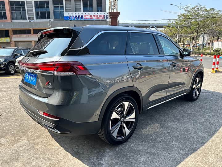 Changan X7 Plus 2024 2024款 1.5T 自动尊耀型 7座