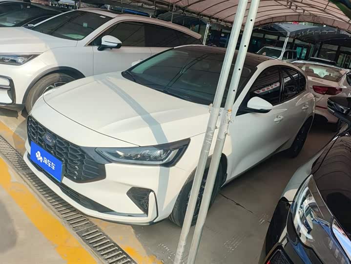Ford Focus 2022 2022款 两厢 EcoBoost 180 自动竞速版