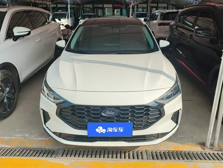 Ford Focus 2022 2022款 两厢 EcoBoost 180 自动竞速版