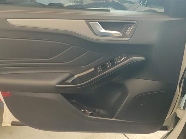 Ford Focus 2022 2022款 两厢 EcoBoost 180 自动竞速版