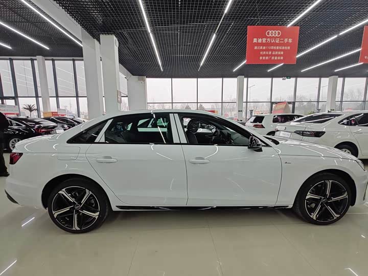 Audi A4L 2025 2025款 200万辆悦享版 40 TFSI 豪华动感型