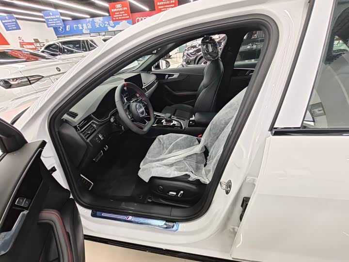 Audi A4L 2025 2025款 200万辆悦享版 40 TFSI 豪华动感型
