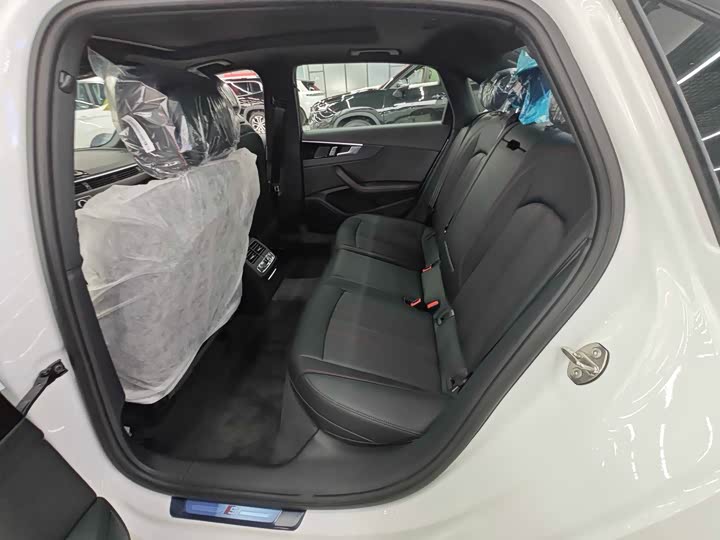 Audi A4L 2025 2025款 200万辆悦享版 40 TFSI 豪华动感型