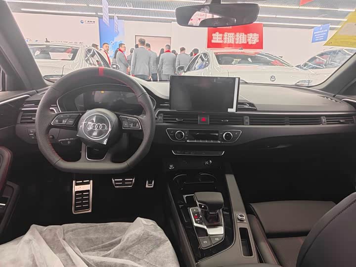Audi A4L 2025 2025款 200万辆悦享版 40 TFSI 豪华动感型