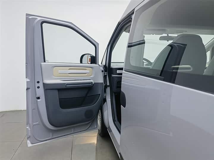 Maxus Dana V1 2025 2025款 V1+长轴高顶 多功能版（62kWh）