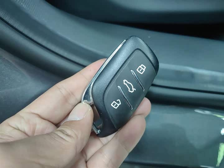 Roewe D6 2025 2025款 450km 尊享版