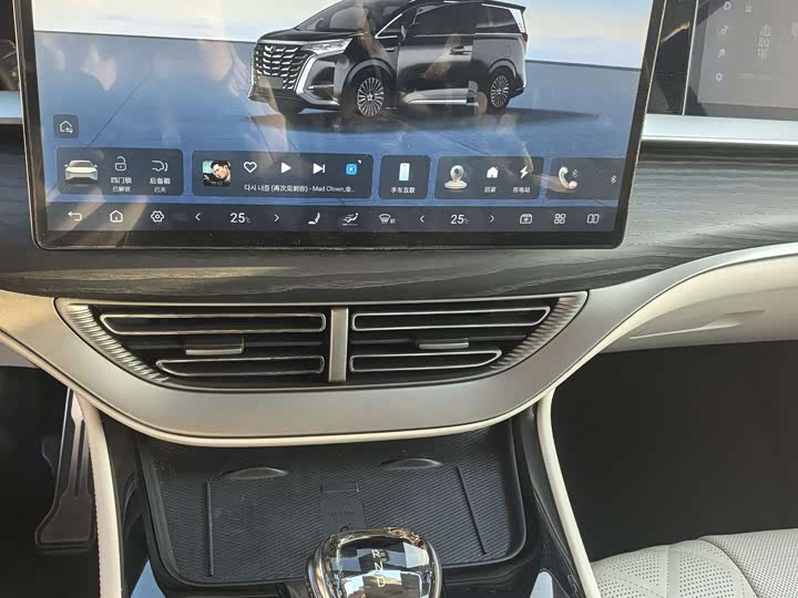 Denza D9 2025 2025款 DM-i 智驾版 1020 四驱旗舰型