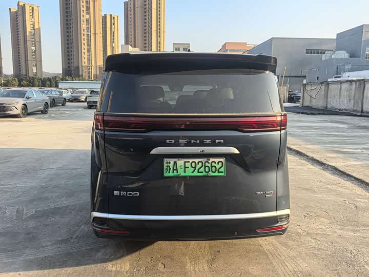 Denza D9 2025 2025款 DM-i 智驾版 1020 四驱旗舰型