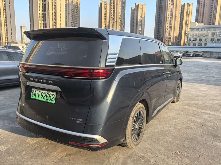 Denza D9 2025 2025款 DM-i 智驾版 1020 四驱旗舰型