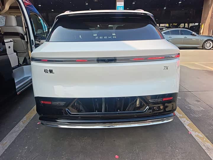 Zeekr 7X 2025 2025款 100kWh 长续航后驱智驾版