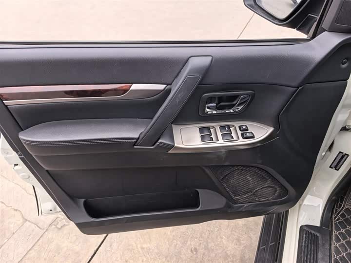 Mitsubishi Pajero 2020 2020款 典藏版 3.0L 自动尊贵越野版