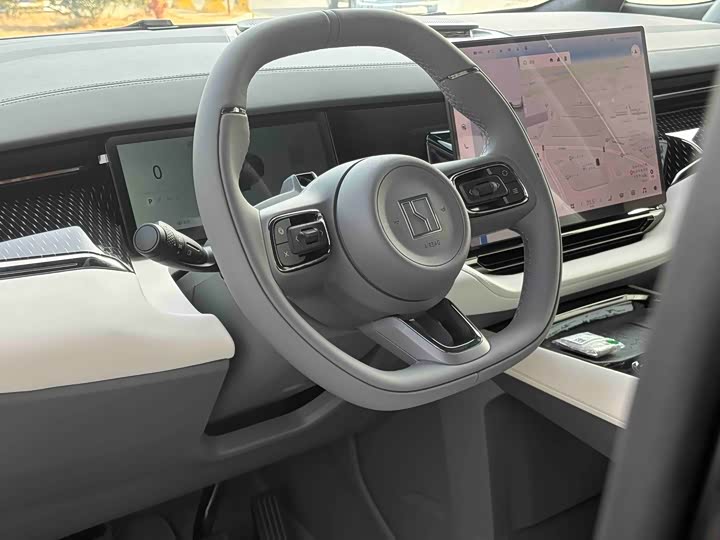 Zeekr 009 2024 2024款 七座过道版四驱 108kWh