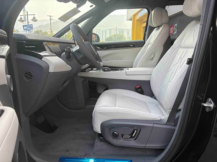 Zeekr 009 2024 2024款 七座过道版四驱 108kWh