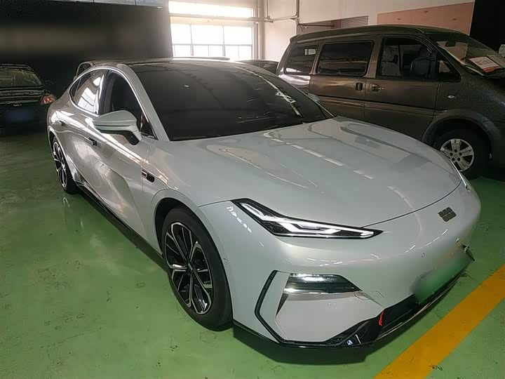 2025 Geely Galaxy E8