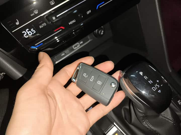 Volkswagen Tiguan L Pro 2025 2025款 出众款 330TSI 自动两驱R-Line龙耀版