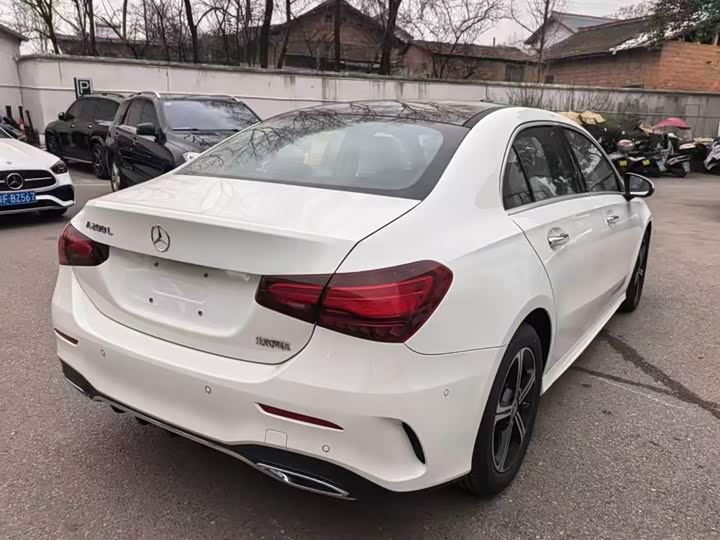 Mercedes-Benz A-Class 2025 2025款 改款 A 200 L 时尚型