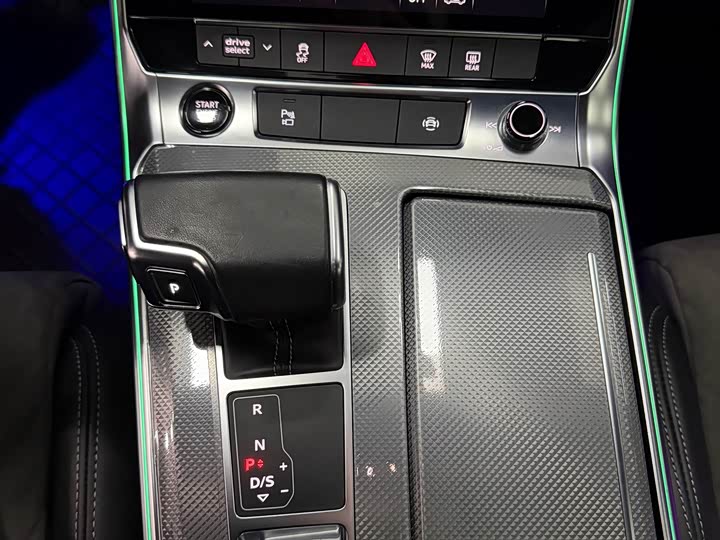 Audi A6L Hybrid 2022 2022款 55 TFSI e quattro