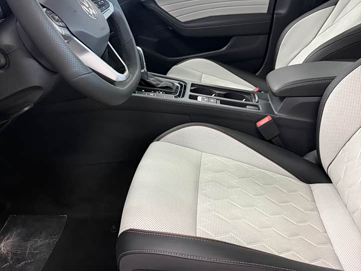 Volkswagen Magotan 2026 2026款 3000万辆甄选款 380TSI DSG豪华型