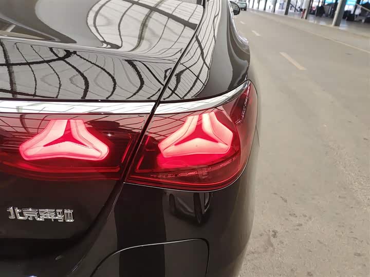 Mercedes-Benz E-Class Hybrid 2024 2024款 E 350 e L 插电式混合动力轿车