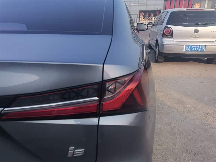 Roewe i5 2023 2023款 1.5L 手动舒享版