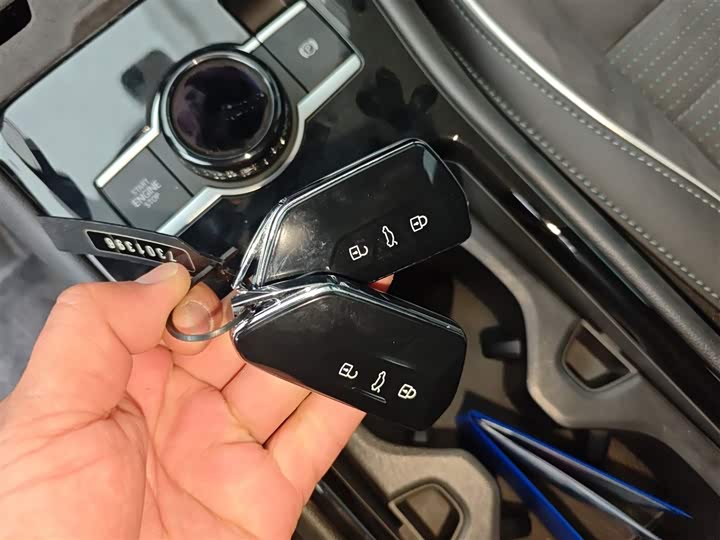 Volkswagen Tayron 2025 2025款 探岳L 330TSI 两驱精英City包