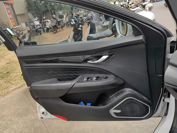 Geely Emgrand GT 2021 2021款 1.8T 领航版