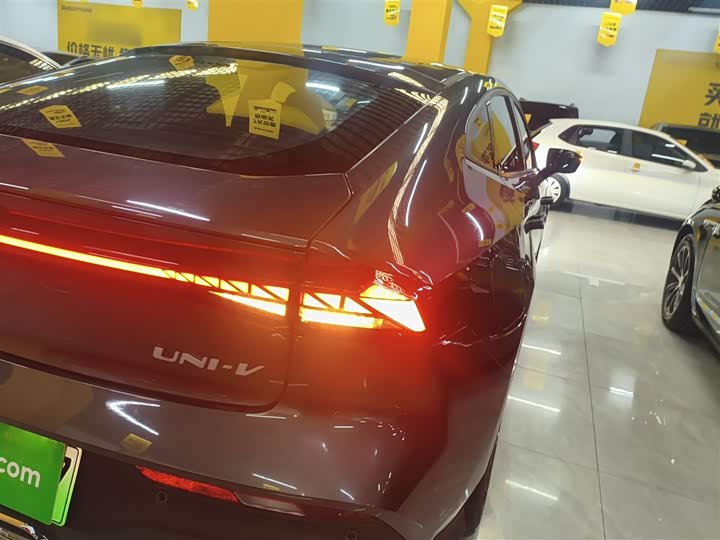 Changan UNI-V Hybrid 2024 2024款 蓝鲸智电iDD 136km 智尊型