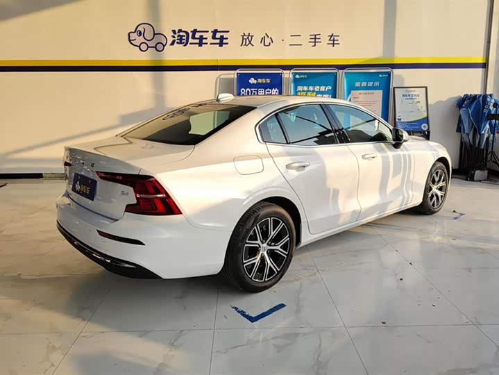Volvo S60 2026 2026款 B4 智逸豪华版