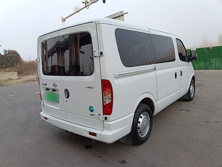 Maxus V80 2023 2023款 2.0T AMT经典傲运通短轴超低顶5/6座