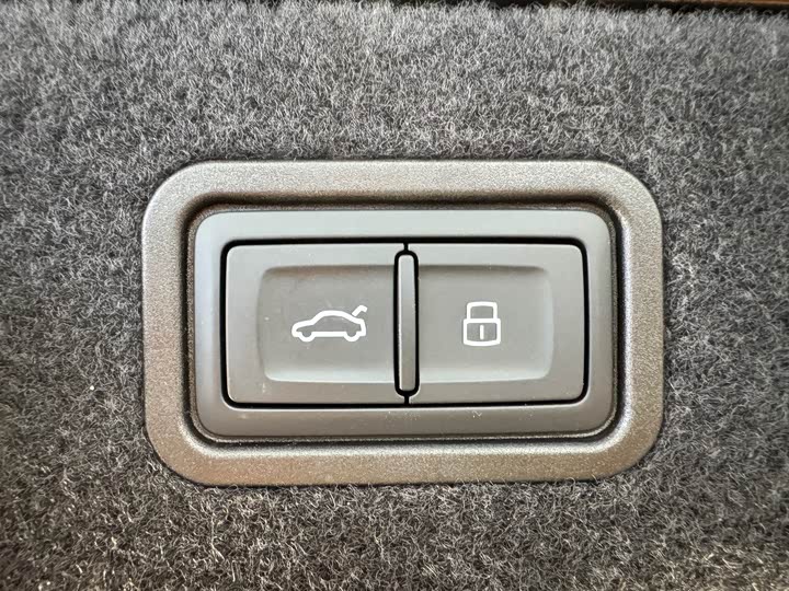 Audi A8 2025 2025款 A8L 50 TFSI quattro 臻选型