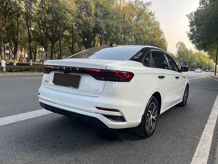 Geely Emgrand 2025 2025款 第4代 1.5L 手动龙腾版