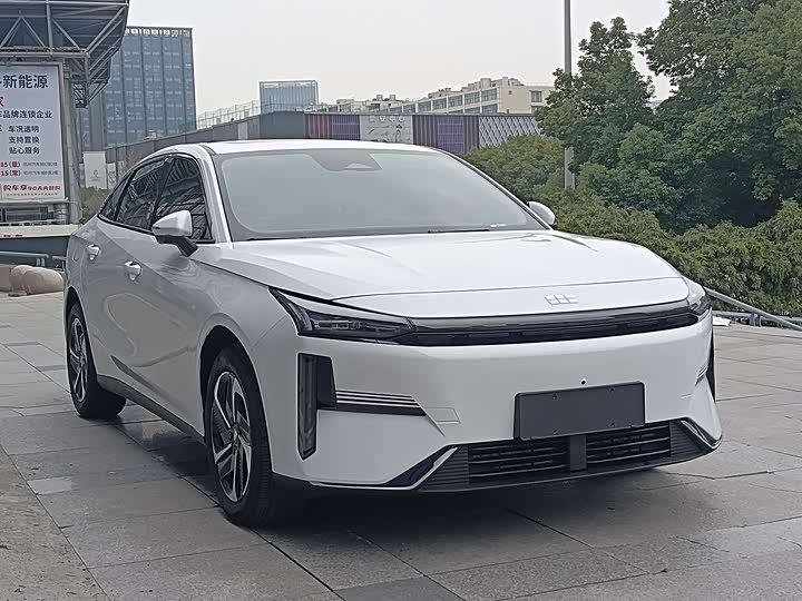 Geely Galaxy L6 2025 2025款 EM-i 140km 星舰版