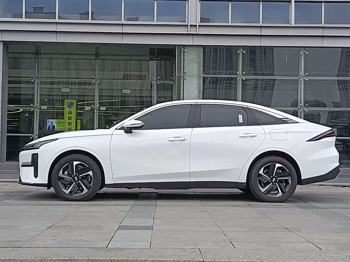 Geely Galaxy L6 2025 2025款 EM-i 140km 星舰版