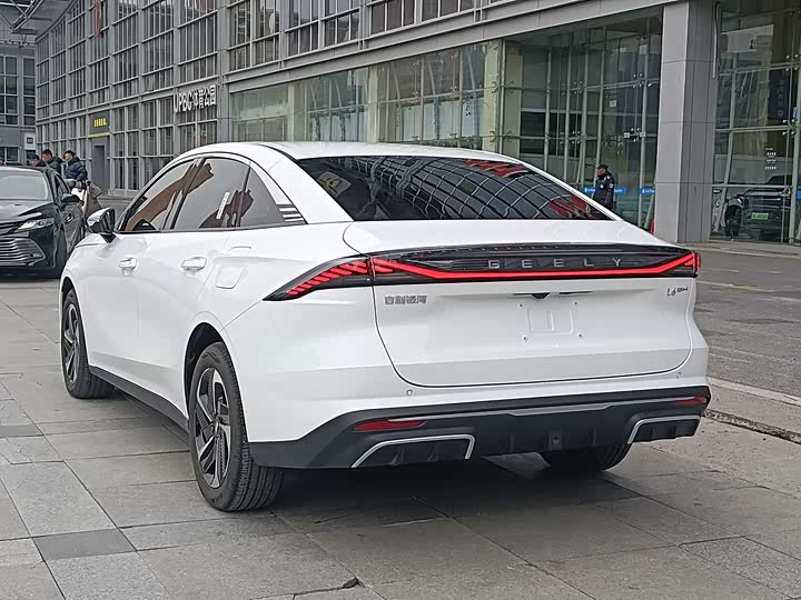 Geely Galaxy L6 2025 2025款 EM-i 140km 星舰版