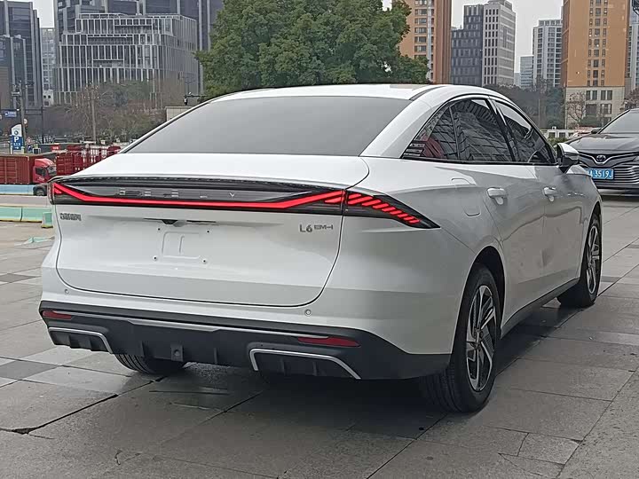 Geely Galaxy L6 2025 2025款 EM-i 140km 星舰版