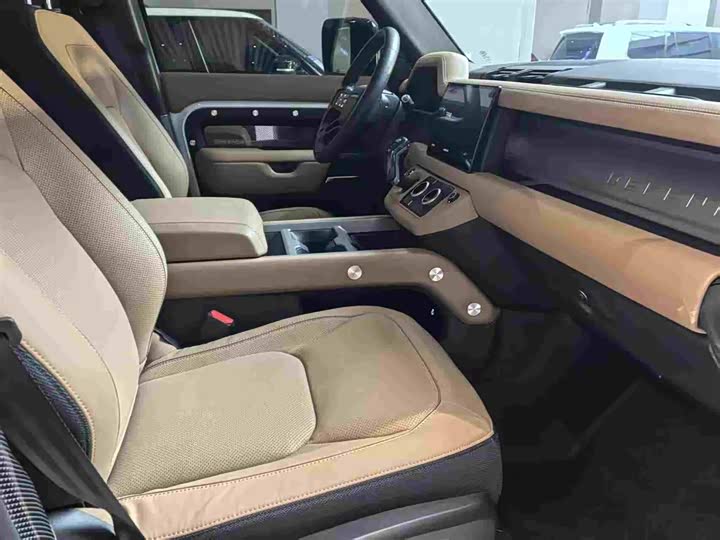 Land Rover Defender 2025 2025款 110 3.0T P400 X-Dynamic HSE