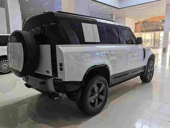 Land Rover Defender 2025 2025款 110 3.0T P400 X-Dynamic HSE