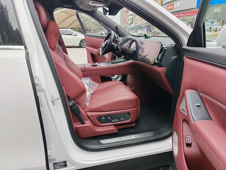 Aito M8 2025 2025款 增程 Ultra版 53.4kWh 6座版