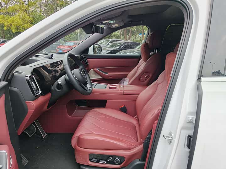 Aito M8 2025 2025款 增程 Ultra版 53.4kWh 6座版